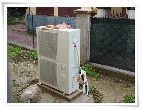 Realizzazione impianti riscaldamento fotovoltaici idraulici a reggio ... Pompa di calore esterna